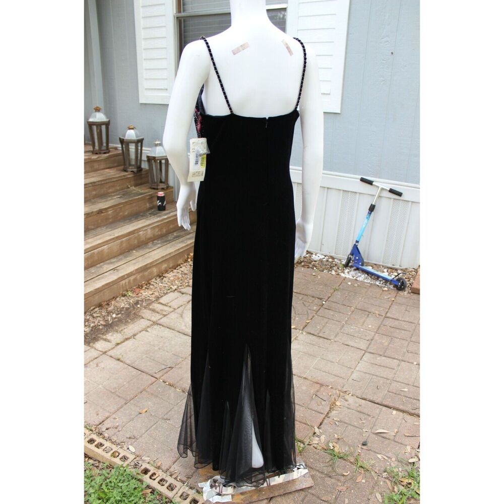 Xscape By Joanna Chen Black Evening Gown With Beaded Floral Design Size 10 - Picture 10 of 16